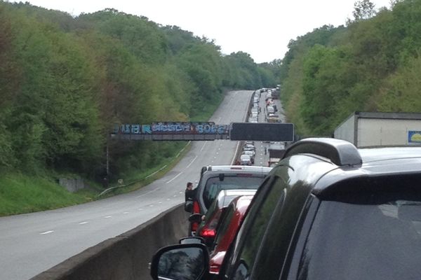 Un bouchon sur l'autoroute A 13, le 10 mai 2016.