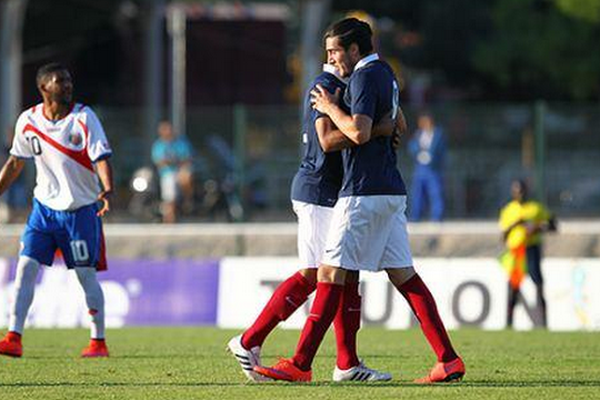 La France, déjà finaliste l'année précédente, termine la phase de poule avec quatre victoires en autant de matches.