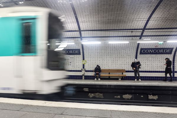 A partir du 17 mai sur la ligne 12, l’arrêt ne sera pas desservi à Concorde. Puis dès le 17 juin et jusqu’au 21 septembre, tous les accès de la station seront fermés et les correspondances seront impossibles (illustration).