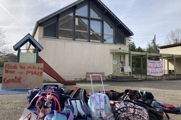 Ce mardi 21 mars, les écoliers de Mailleroncourt-Charette, Servigney et Genevrey n'étaient pas en cours à 8h30. Leurs parents avaient bloqué les écoles, pour protester contre une suppression de poste