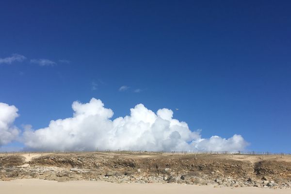 ciel bleu sur la dune