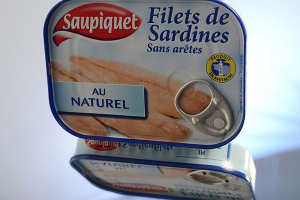 Sardines de la marque Saupiquet, dont la dernière conserverie de poissons à Quimper a été rachetée en 1999 par le groupe italien Bolton.