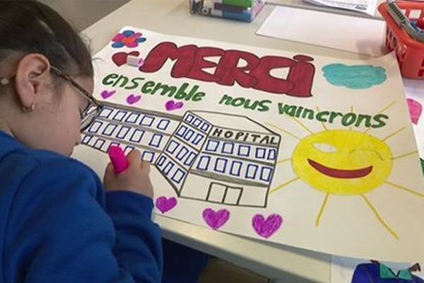 Le groupe scolaire Anatole-France à Roubaix est devenu un centre accueil et loisir le temps de l'épidémie. 