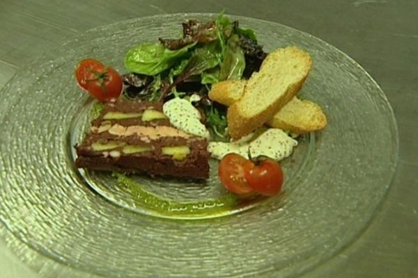 La recette de fêtes du chef de la Ferme de Chadet : une terrine de boudin aux pommes et au foie gras.