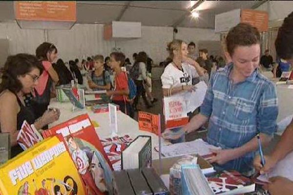 vendredi la fête du livre a ouvert ses portes aux scolaires