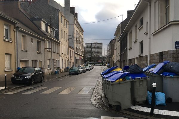 Les poubelles s'amoncellent dans le quartier Mangin à Nantes