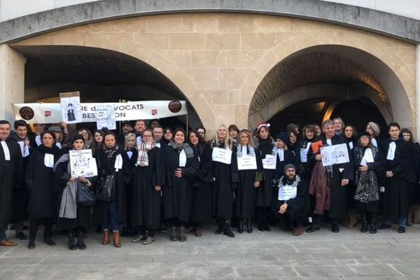 Les avocats du barreau de Besançon se sont mobilisés contre le projet de loi de réforme de la justice.