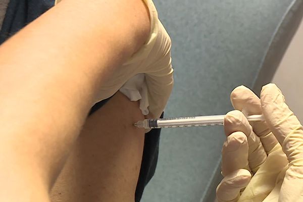 La 3e dose de vaccin contre le Covid-19 sera obligatoire pour tous les adultes.