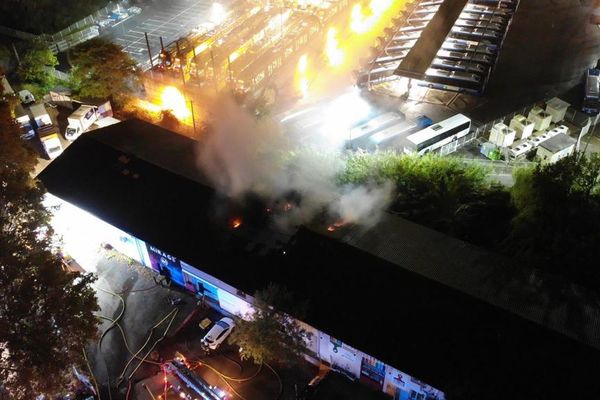 Au sud de Montpellier (Hérault), des bâtiments ont pris feu dans la nuit du jeudi 21 octobre 2021, vers 4 heures du matin. Le feu a été maîtrisé par les sapeurs-pompiers.