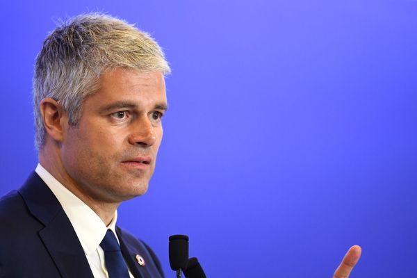 C’est une polémique « surréaliste », a réagi Laurent Wauquiez au micro de France Bleu, mercredi 5 septembre. Le président de la région Auvergne-Rhône-Alpes, accusé d’avoir envoyé des SMS aux lycéens à des fins politiques a expliqué qu’il s’agissait de les inciter à utiliser le Pass’région.