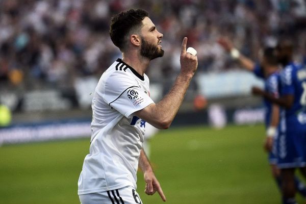 Le milieu de terrain de l'Amiens SC, Thomas Monconduit, lors du match de Ligue 1 entre l'Amiens SC et le Racing Club de Strasbourg, le 21 avril 2018.