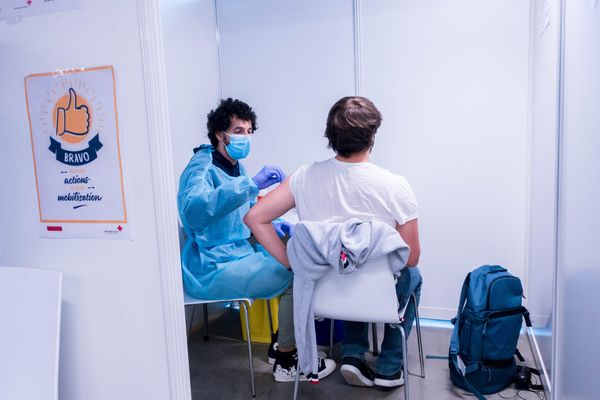 En Occitanie, environ 56% des habitants ont au moins reçu une dose de vaccin au 22 juillet 2021.