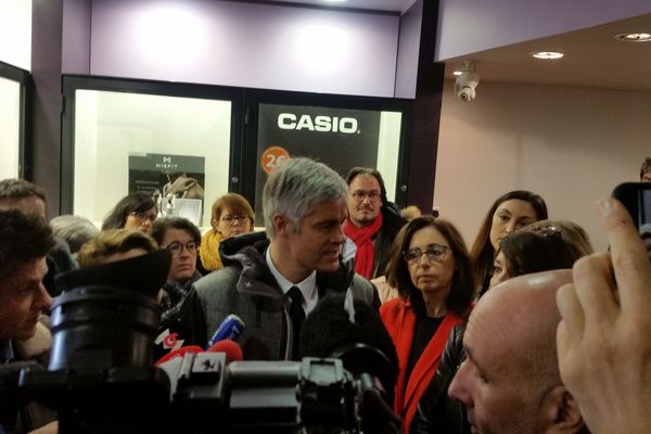 Laurent Wauquiez ce lundi dans un commerce de la Presqu'Île lyonnaise