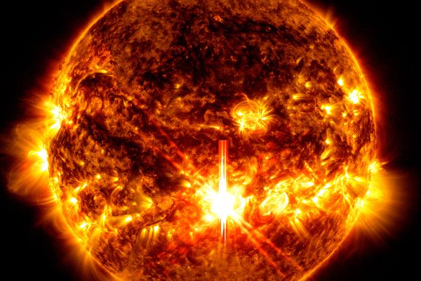 L’observatoire de la dynamique solaire de la NASA a capturé cette image d’une éruption solaire X9.0, comme le montre le flash lumineux au centre, le 3 octobre 2024.