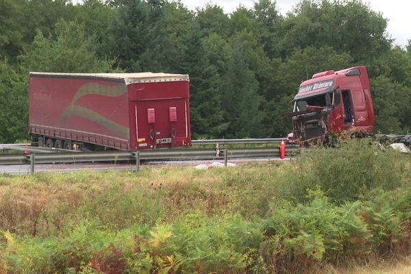 Un semi-remorque a traversé le terre-plein central sur l'A20 au sud de Brive provoquant un grave accident 