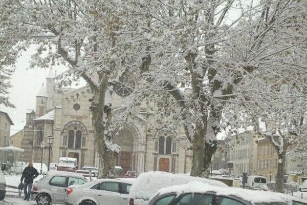 Réveil neigeux ce jeudi pour les Hautes-Alpes comme ici à Gap.