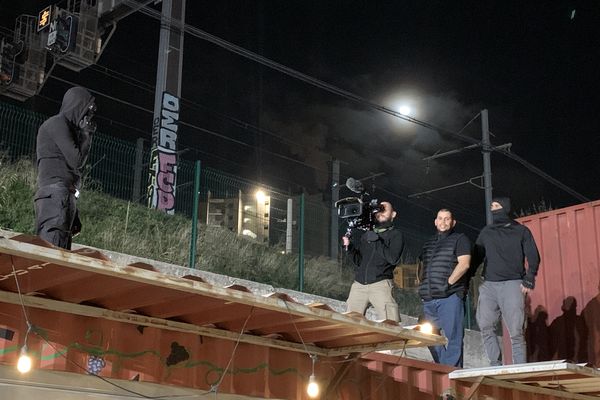 De nombreuses scènes nocturnes ont été tournées au tiers-lieu, le Talus, quartier de Saint-Pierre à Marseille (12e).