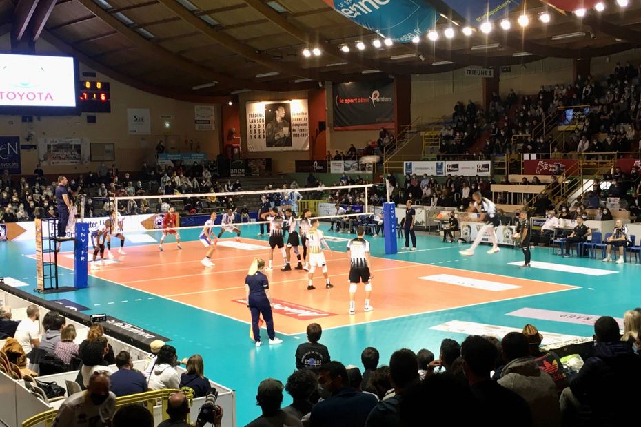 Tours wins the derby against Poitiers, 1-3, after a tense match