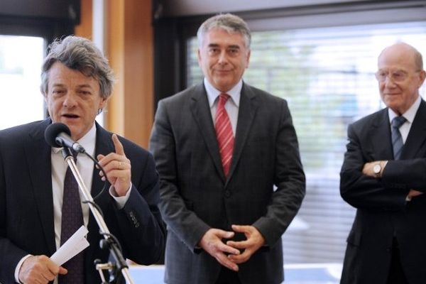 JL Borloo, G Bourdouleix, H de Charette à la mairie de Cholet en juin 2011