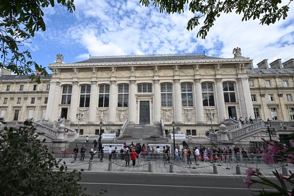 La Cour d'assises spéciale de Paris a condamné la nîmoise Douha Mounib, "revenante" de 32 ans, pour association de malfaiteurs terroriste après cinq heures de délibéré.