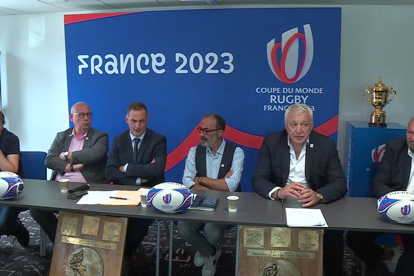 Le trophée de la Coupe du monde, à Bastia, à l'occasion de la conférence de presse du Trophy Tour.