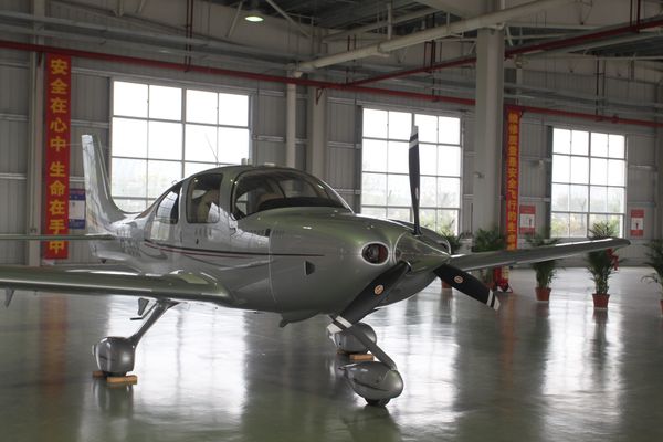 C'est un avion de type Cirrus qui a pris son envol vendredi dernier de l'aérodrome de Cuneo Levaldigi. A 11 heures il survolait le village de Ceresole Reale dans le piémont, lorsque son signal a été perdu.