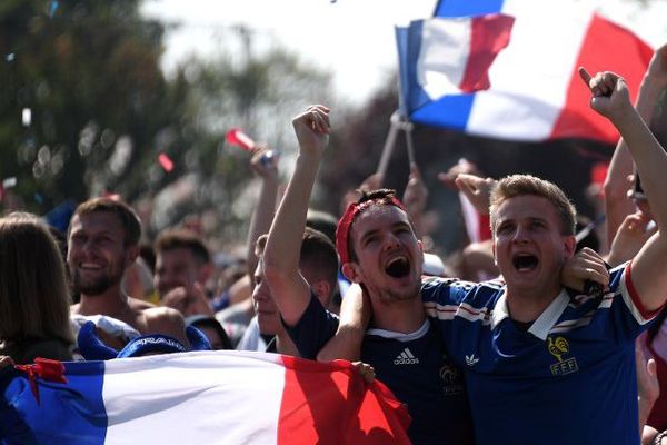 Photo d'illustration - célébration de la victoire des Bleus face à l'Uruguay, ici à Strasbourg le 6 juillet 2018