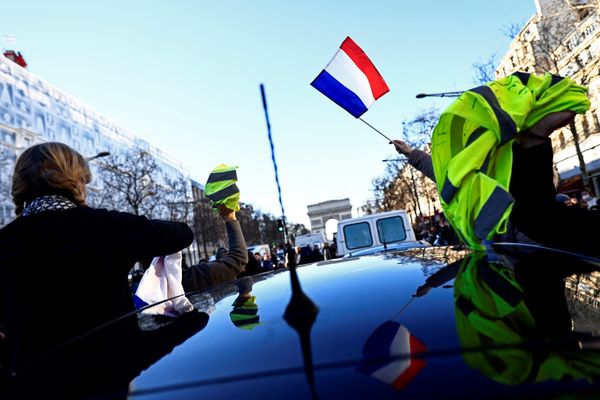 Les 12 et 13 février, plusieurs manifestants se sont retrouvés sur les Champs-Élysées, à Paris.