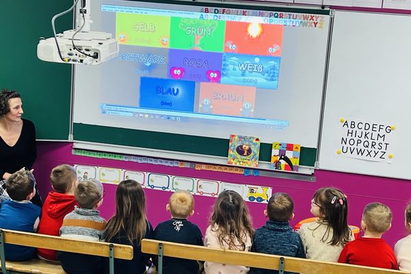 Cours d'allemand dans une école à Maizières-lès-Brienne (Aube).