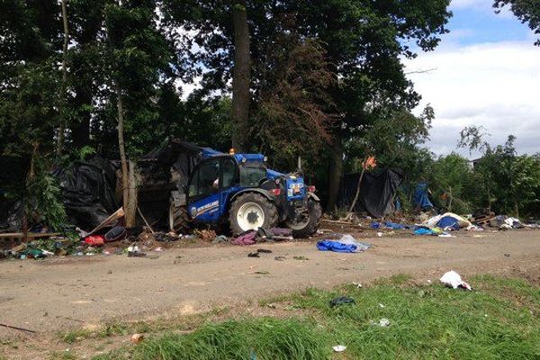 65 migrants ont été évacués ce lundi du camp informel de Steenvoorde, suite à une ordonnance judiciaire de démantèlement 