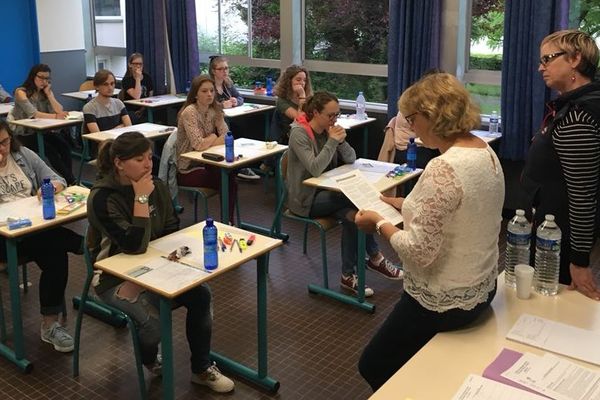 C'est parti pour 4h de philo pour les candidats du lycée Verlaine de Rethel.