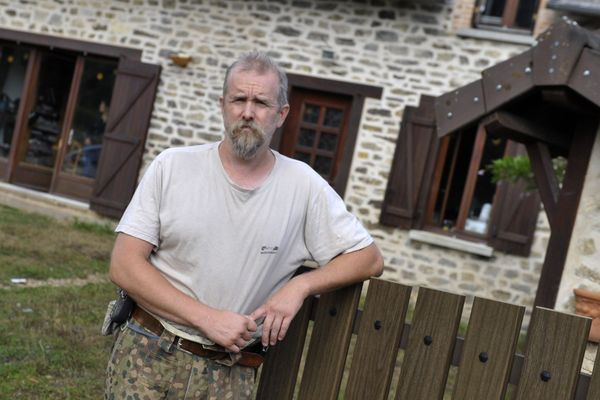 Kristian Vikernes chez lui à Salon la Tour près de Brive avant de passer mardi 10 septembre devant une commission juridique pour une éventuelle expulsion du territoire français