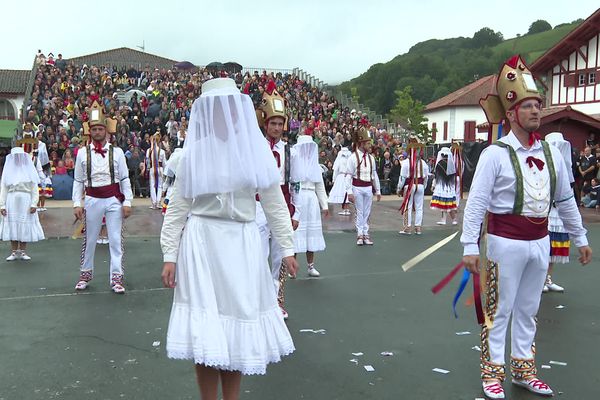 Première représentation de la cavalcade de Louhossoa, le 26 août 2023.