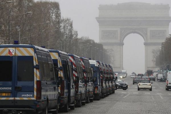 L'avenue des Champs-Elysées interdit à la circulation samedi 23 mars.