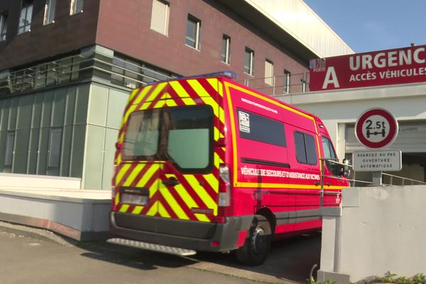 Entrée des Urgences au CHU Pontchaillou de Rennes.