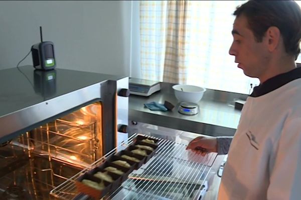 A 25 ans, Guillaume, atteint de dysphasie, a créé sa propre entreprise de biscuiterie, "L'Isle ô biscuits"