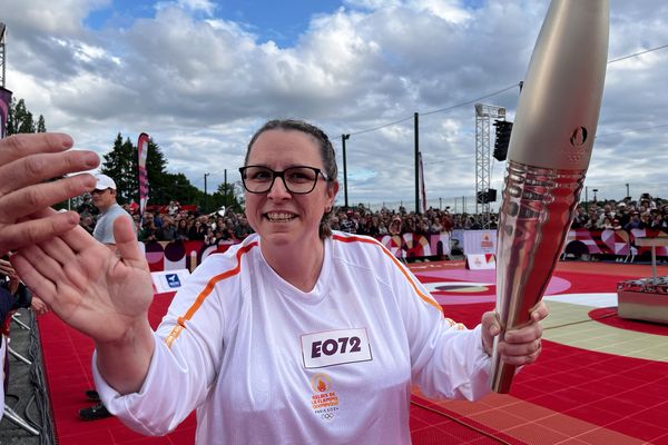 Elodie Vachet allume le chaudron à Châteauroux