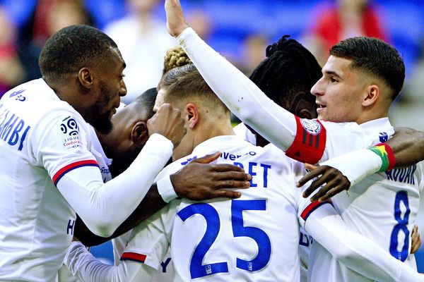 La joie des lyonnais après le but de  Bertrand Traoré.