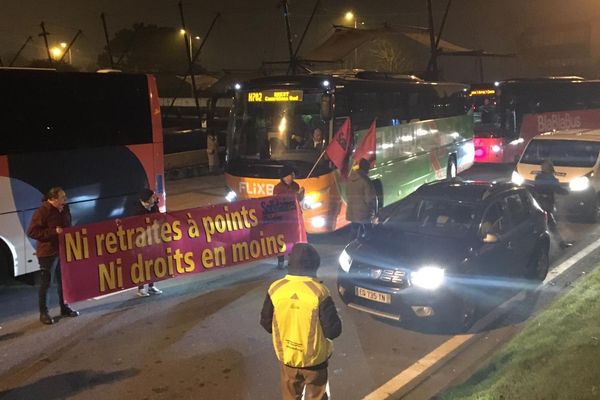 Blocage à Brest au départ des cars