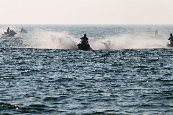 Depuis quelques années, la pratique du jet-ski est de plus en plus populaire sur le bassin d'Arcachon. Un engouement qui alimente quelques tensions.