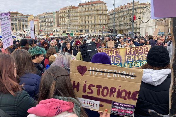 De nombreuses associations ont appelé à manifester à travers la France ce samedi, comme à Marseille, contre les violences faites aux femmes.