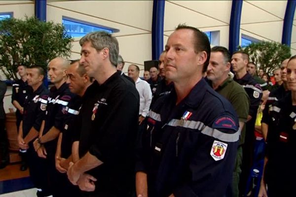 Pompiers décorés pour leur courage durant l'été 2017