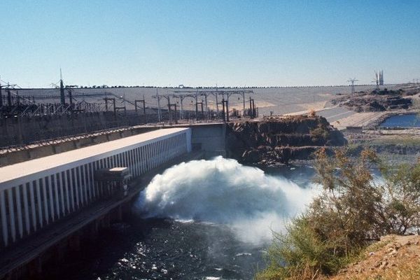 Commencé en 1952, le barrage d'Assouan a été inaugurée en mai 1964 par le président égyptien Gamal Abdel Nasser (ici, une photo prise en 1975)