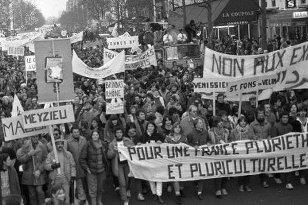 Partie de Marseille en octobre 1983, la "Marche pour l'égalité" ou Marche des Beurs, rassemblait 100.000 personnes à son arrivée à Paris le 3 décembre. 