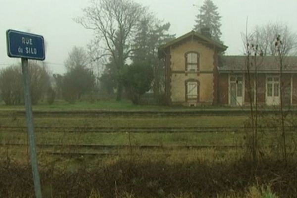 La gare désaffectée de Courtenay (Loiret) où le corps de Warda Lakehal a été retrouvé le 24 janvier 2012 par des écoliers.