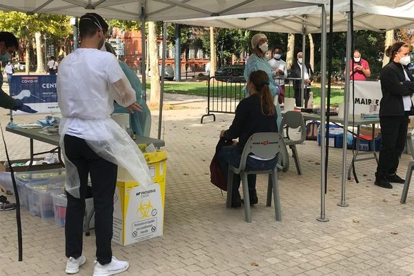 Un drive Covid-19 à Toulouse