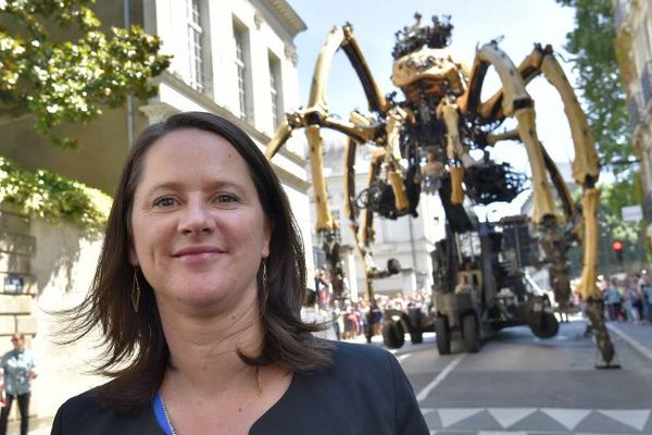 La maire de Nantes Johanna Rolland appelle, dans une tribune co-signée par douze autres responsables du PS, à "réinventer la gauche".