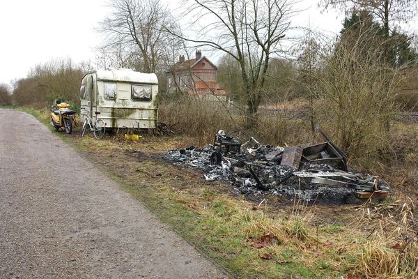 Quend Un Mort Dans L Incendie D Une Caravane