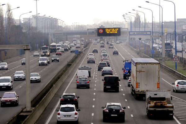 La modernisation des véhicules et le renouvellement du parc automobile à Toulouse (Haute-Garonne) ont contribué à la baisse des émissions d'oxydes d'azote.