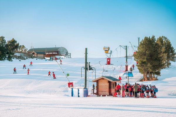 Des vacances de Noël sous le soleil, à la station de sports d'hiver des Anglesn dans les Pyrénées-Orientales.